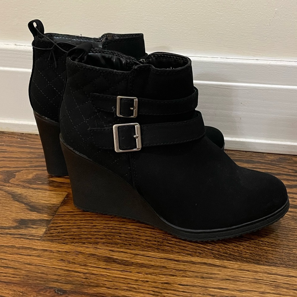 White Mt. Black buckle boots *Size 8.5 M*